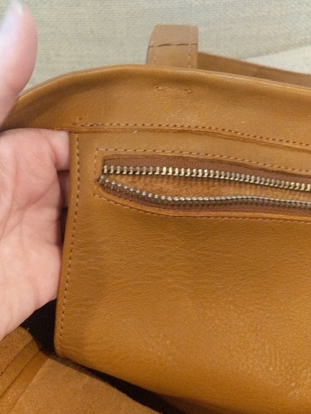 ✨ RARE FIND: Vintage USA BAGGU Minimalist Leather Tote in Saddle Tan ✨ - Picture 9 of 16